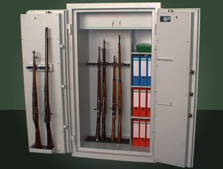 Waffenschrank mit Fachb&ouml;den und Innenfach
